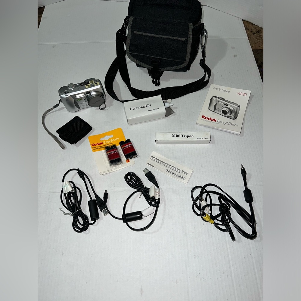 Kodak EasyShare DX4330 3.1MP Digital Camera W/case, Cords,etc -Tested & Working-